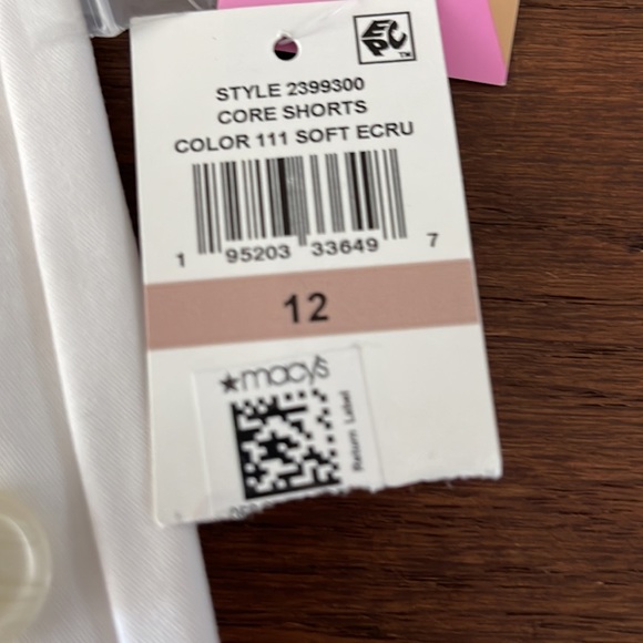 Riley & Rae white shorts - Picture 6 of 6